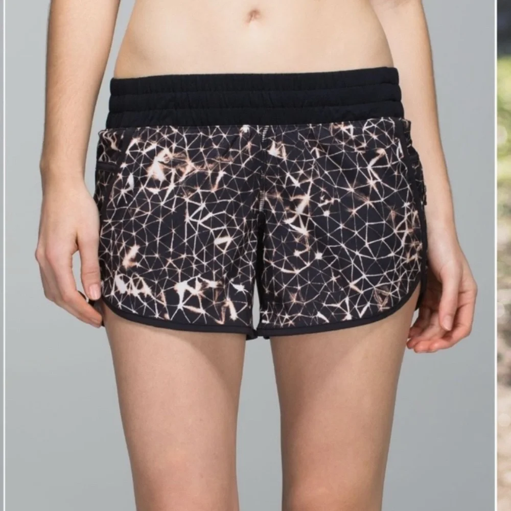 Lululemon Star Crushed Black shorts lined athletic Size 6 Inseam 4 EUC - Picture 5 of 8